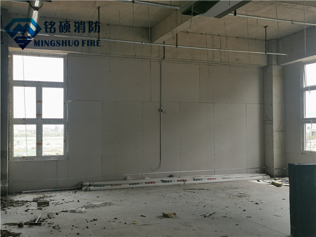 <a href='http://www.truckingimages.com' target='_blank'>泄爆墙</a>